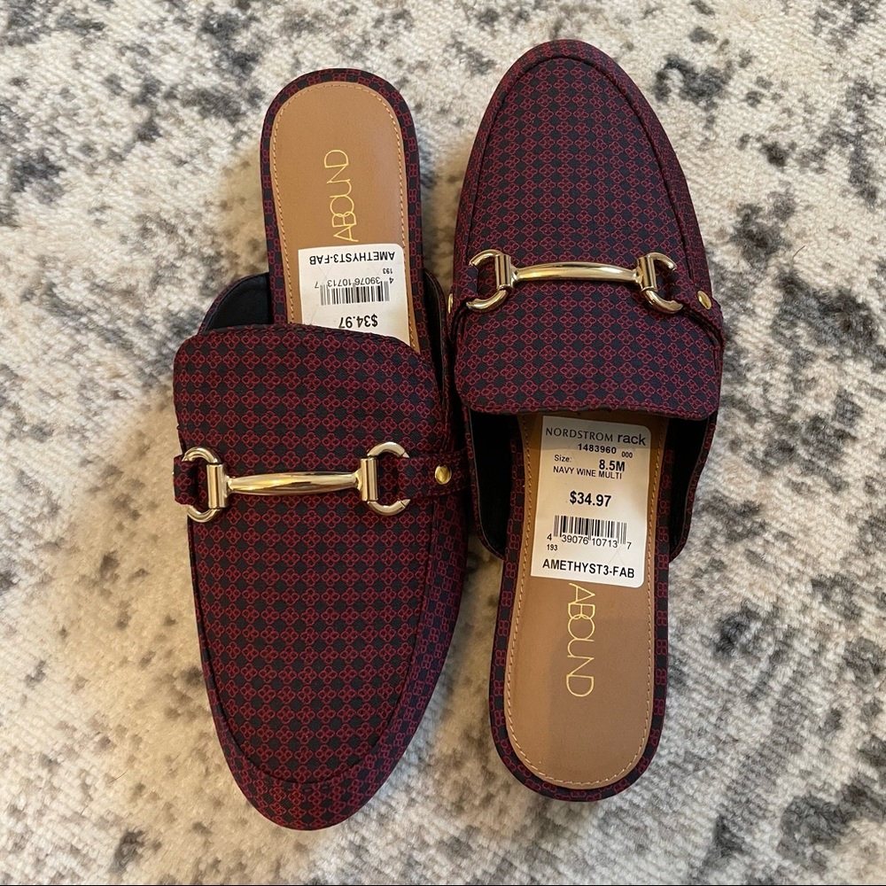 8.5 Abound navy and wine mules